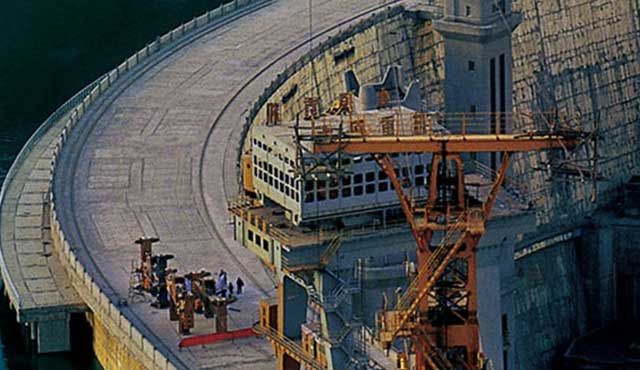 湖北大別山發(fā)電廠循環(huán)水道伸縮縫堵漏